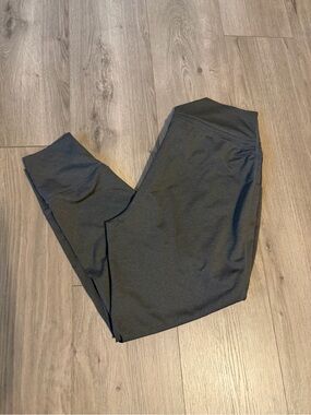Fabletics Women’s MEDIUM Grey Stretch Leggings